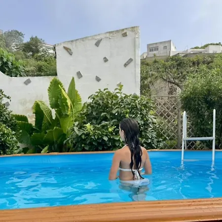 Konukevi 2 Personas Con Piscina En